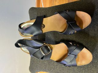 Sandalias negras estilo zueco