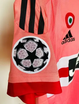 Juventus 2015-16 Eq fuera Champions League Pogba M