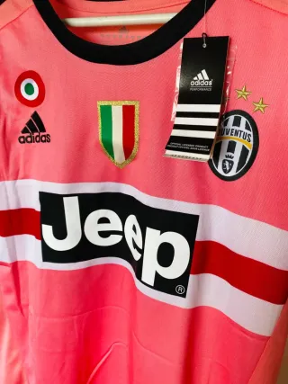 Juventus 2015-16 Eq fuera Champions League Pogba M