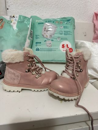 Botas rosas para niña con pelo
