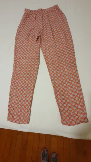 Pantalones estampados con cordón