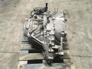 Caja de cambos hyundai trajet 2.7