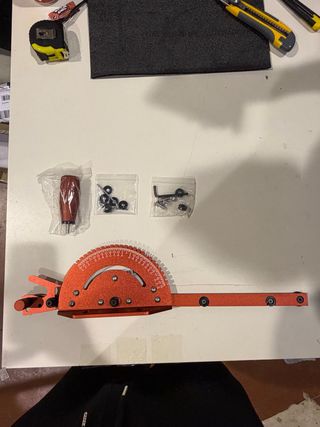 Medidor de ingletes rojo