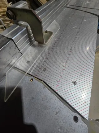 Ingletadora de marcos Omgar con aspiración.