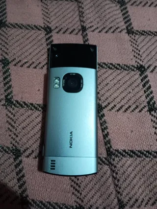 Nokia 6700 SLIDE Plata + Cargador Original