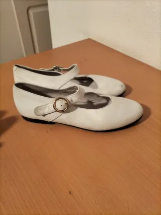 Zapatos de piel blancos talla 37