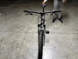 Bicicleta de Montaña Blanca y Morada