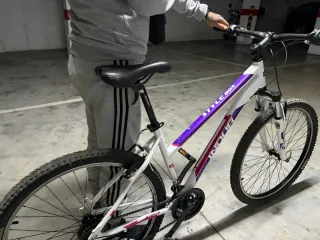 Bicicleta de Montaña Blanca y Morada