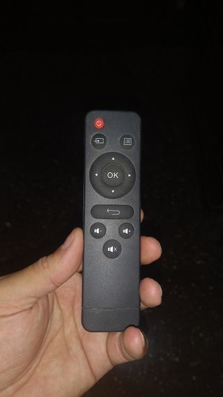 Proyector LED ABOX A2 con mando a distancia