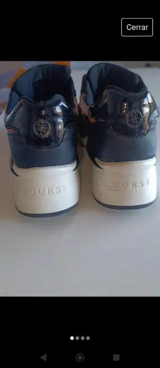 Zapatillas Guess con Tachuelas Animal Print