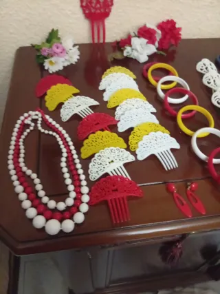Accesorios traje gitana: peinetas, collares pulser