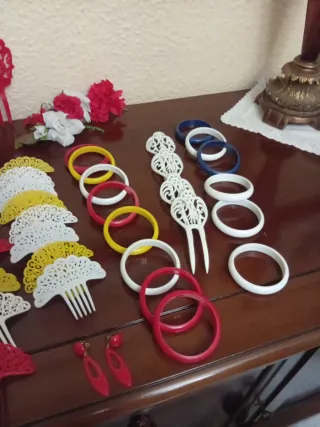 Accesorios traje gitana: peinetas, collares pulser