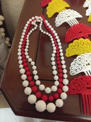 Accesorios traje gitana: peinetas, collares pulser