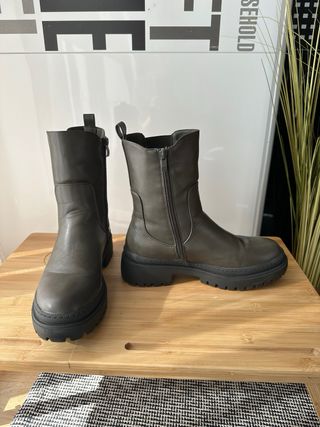Botas verde militar com fecho e elástico