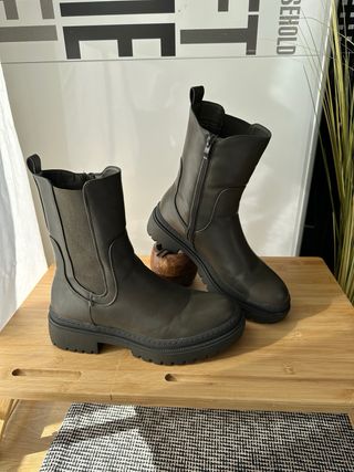 Botas verde militar com fecho e elástico