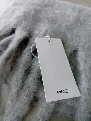 Bufanda Mango oversize suave gris