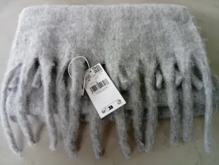 Bufanda Mango oversize suave gris