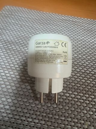 Adaptador Enchufe Garza  2 USB A y   1 Tipo C