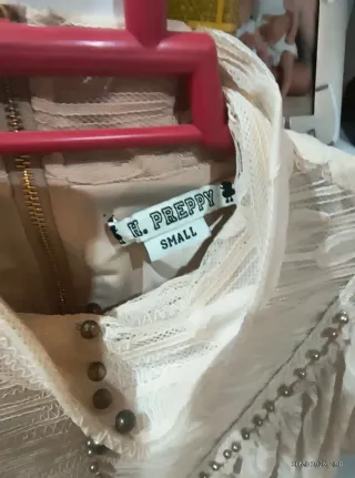 Blusa Highly Preppy encaje bolas crudo