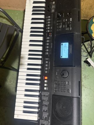 Piano Yamaha PSR E463
