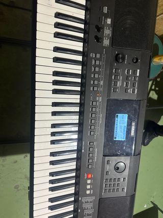 Piano Yamaha PSR E463