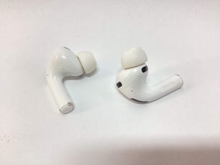 in-ear apple airpods pro 3