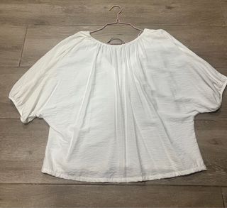Blusa Blanca Cuello Pico Manga Murciélago Talla 44