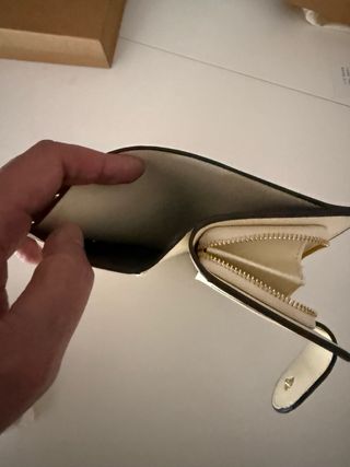 Carteira Coach bege e dourada