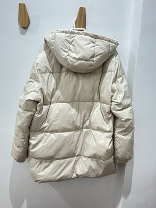 Chaqueta Oysho beige impermeable térmica XS