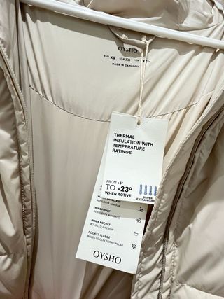 Chaqueta Oysho beige impermeable térmica XS