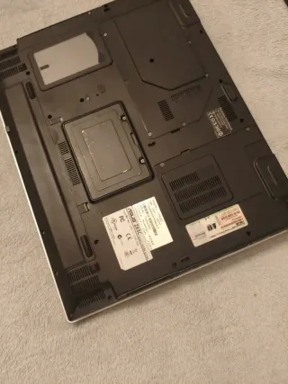 ASUS Z83C 17” + Mochila Targus premium – Todo OK