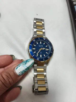 Reloj Bulova Marine Star Dorado y Azul