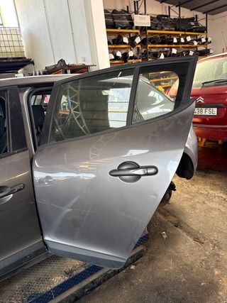 PUERTA TRASERA IZQUIERDA RENAULT MEGANE III BERLINA 5P