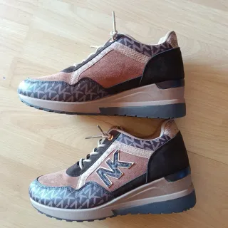 Zapatillas NK Talla 41 Marrón y Dorado