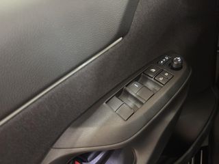 TOYOTA YARIS CROSS 1.5 VVT-I HYBRID PREMIERE EDITION AWD 130 5P