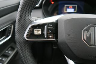 MG ZS LUXURY 1.5 HYBRID+ 197 CV 5P