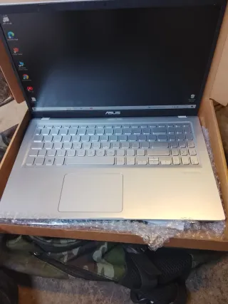 Portátil Asus Vivabook Plata 2025