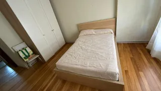 Armario, cama y colchón para dormitorio