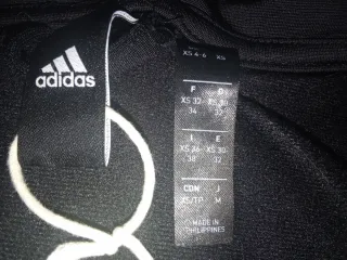 Chaqueta Adidas Negra y Blanca. Talla XS/S