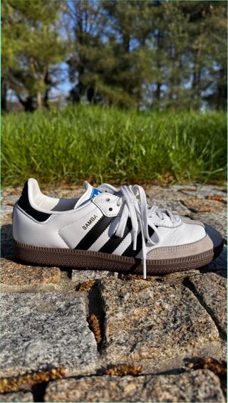 Zapatillas Adidas Blancas y Grises