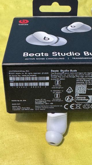 Beats Studio Buds Auricular derecho+ Cargador