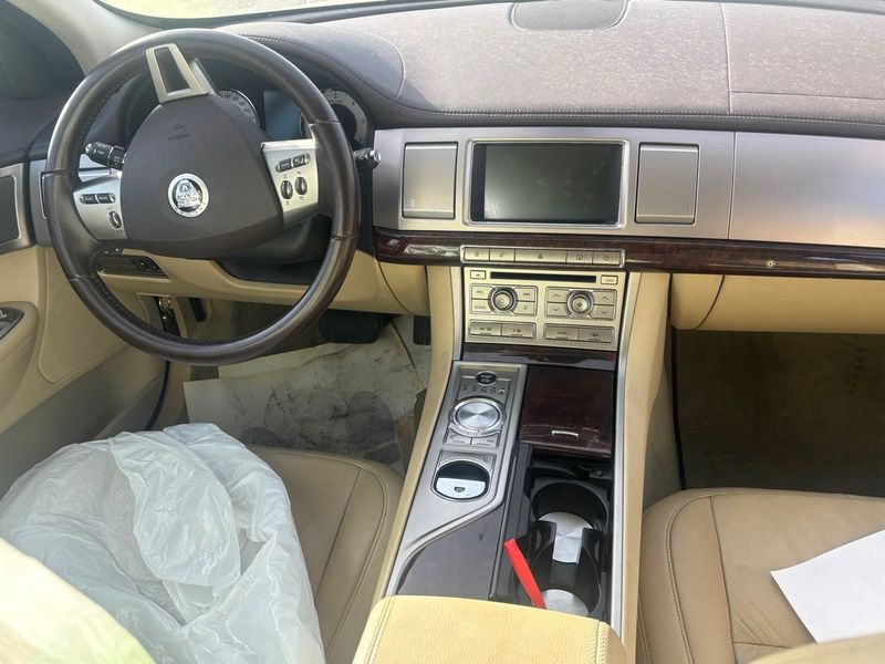 Jaguar XF 2009 - foto 1