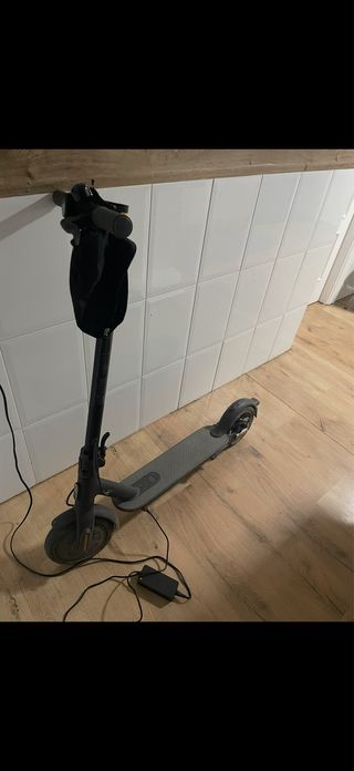 Patinete eléctrico gris