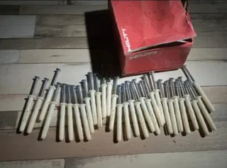 30 tacos Hilti con tirafondo