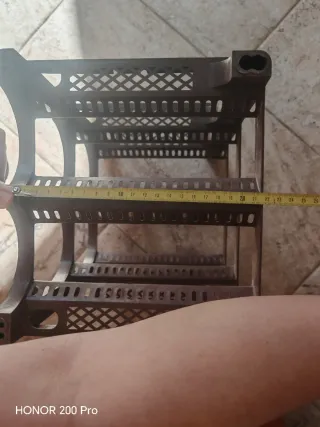 Botellero de plástico marrón