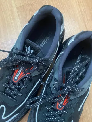 Zapatillas Adidas orketro Negras y Naranjas