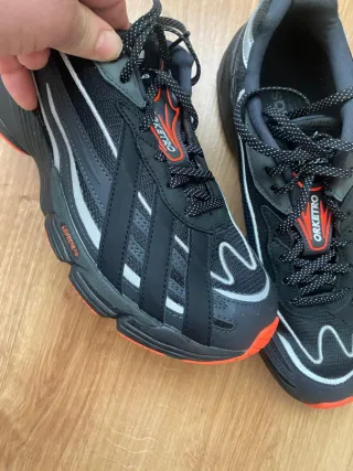 Zapatillas Adidas orketro Negras y Naranjas