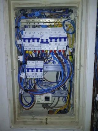 Electricista Profesional. Instalación y reparación