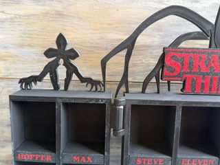 Mueble Expositor Kinder Joy Stranger Things