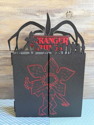 Mueble Expositor Kinder Joy Stranger Things